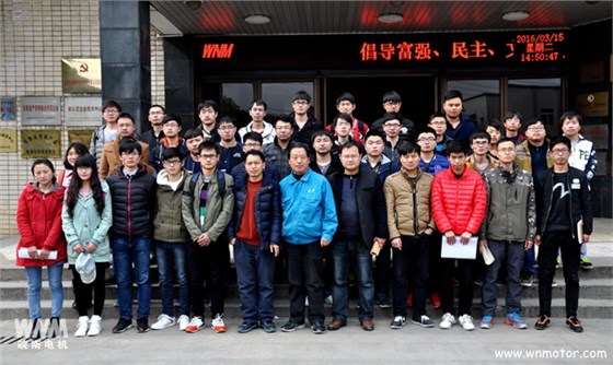 安工大在公司作畢業(yè)設(shè)計，在皖南電機(jī)合影留念