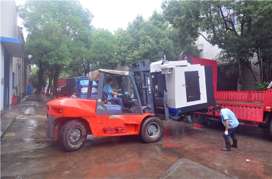 防汛期間，皖南電機轉移重要設備至安全地帶